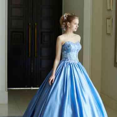 アルマリアン 福岡(ALMALIEN FUKUOKA) カラードレスも幅広く取り揃え