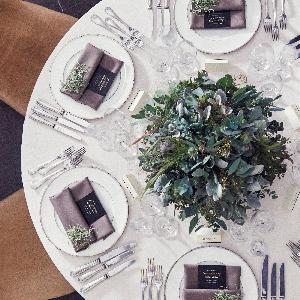 アルマリアン 福岡(ALMALIEN FUKUOKA) シンプルな色合いが大人の落ち着いたパーティにぴったり