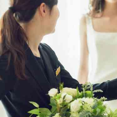 アルマリアン 福岡(ALMALIEN FUKUOKA) 新郎新婦様の「ありがとう」を、おふたりに代わって伝えるサービススタッフ