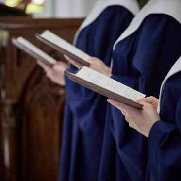 Monterfare(モンテファーレ) 歌い継がれる讃美歌。優しい旋律がさざ波のように広がりチャペル中を包む