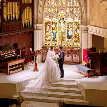 Monterfare(モンテファーレ) 格式あるステンドグラスに見守られて愛を誓う