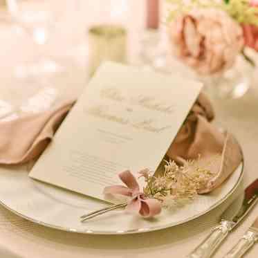 Monterfare(モンテファーレ) お二人らしいコーディネートでゲストをおもてなし。くすみピンクは大人可愛い雰囲気に