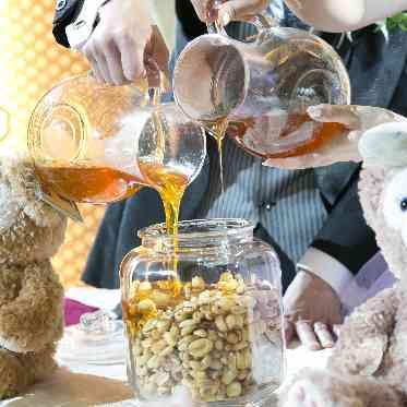 Monterfare(モンテファーレ) 幸せいっぱいのお二人が甘いお菓子作りを実演してゲストへお届け