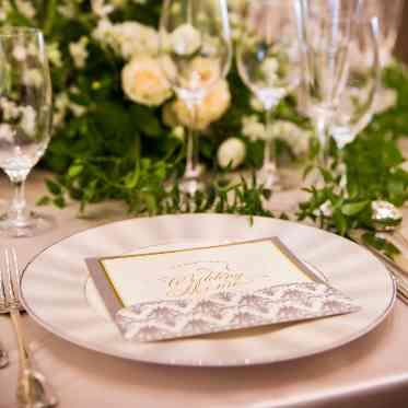 Monterfare(モンテファーレ) シンプルなデザインは大人花嫁におすすめ。全体がセンス良く洗練された印象に。