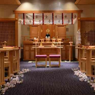 THE MARCUS SQUARE KOBE(ザ マーカススクエア 神戸) 幸せの記憶が受け継がれていく厳粛な神前式は、館内にある本格神殿が舞台。