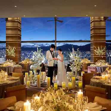 THE MARCUS SQUARE KOBE(ザ マーカススクエア 神戸) 幻想的な雰囲気のナイトウエディングも