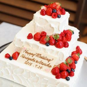 オリジナルウエディングケーキは好みのデコレーションを