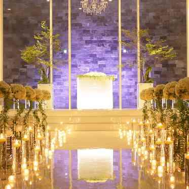 Ange La Fontaine (アンジェラフォンティーヌ) 夜だけの特別な空間での挙式は
大人花嫁に大人気。