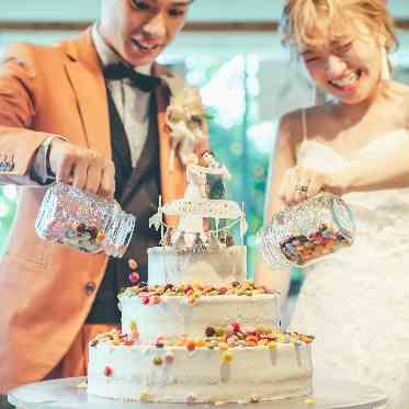 TOAST オーダーメイドのウェディングケーキにマーブルチョコドリップ