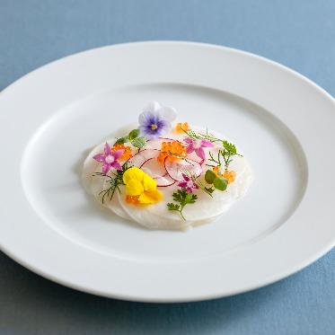 TOAST 華やかなお料理で目にも美味しい