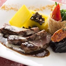 代官山 鳳鳴館 シェフが素材選びからこだわった料理がパーティをひときわ楽しく、華やかにしてくれる