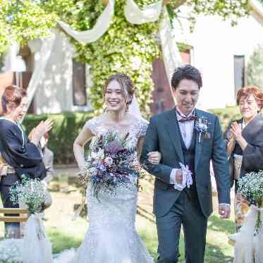 ザ サリィガーデン フラワーシャワーで祝福を