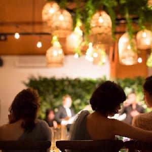 ザ サリィガーデン 大切な友人(ブライズメイド)と一緒の席で楽しく時間を過ごす