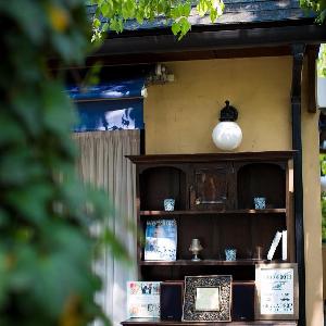 ザ サリィガーデン カフェスペースの前にお二人のオリジナルアイテムを!