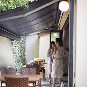 ザ サリィガーデン カフェスペースのテラスバルコニーはゆっくりスペース
