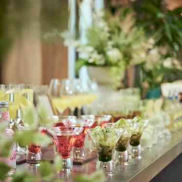 ヴィクトリアガーデン恵比寿迎賓館/テイクアンドギヴ・ニーズウェディング ロビーでゲストへおもてなし