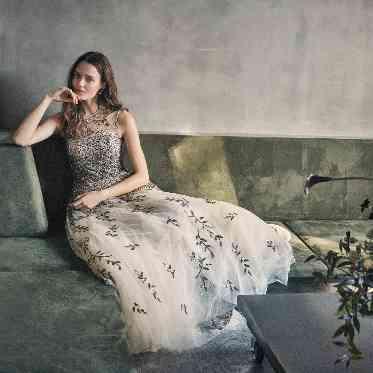 トレンドを抑えたドレスが豊富