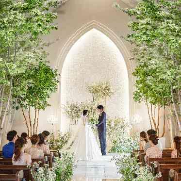 ホテルフランクス 開放感抜群!光×緑あふれる独立型チャペル