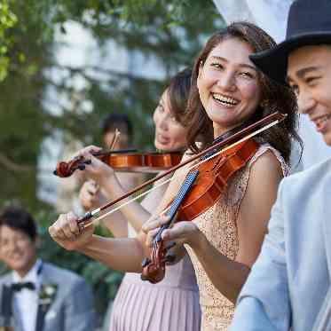 光と緑溢れる空間に自然と緊張もほぐれる