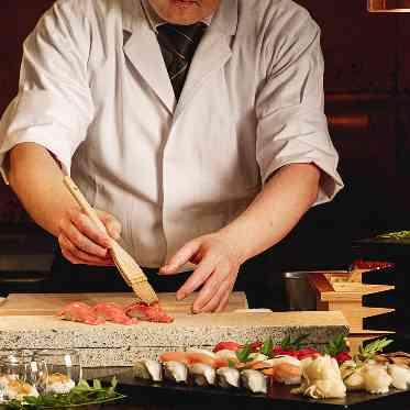 【寿司バー】大人気のフードパフォーマンス