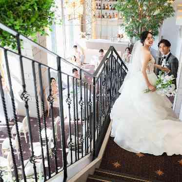 ホテルフランクス 【階段入場】会場内の階段からロマンチックな入場も素敵◎