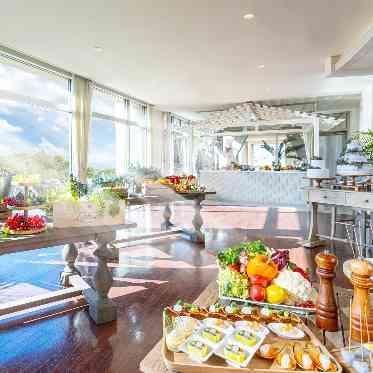 ホテルフランクス 【専用ラウンジ】シェフが目の前で振る舞うオードブルブッフェが人気