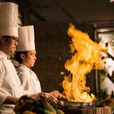 ホテルフランクス シェフによる人気のLIVEパフォーマンス!