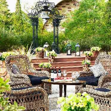 ホテルフランクス プール付ガーデン、ワイナリーを思わせるラウンジ…すべてを贅沢に貸切OK