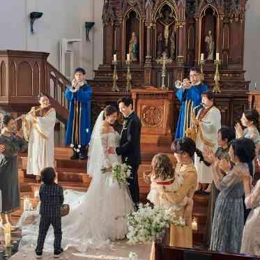 ノートルダム北九州/FIVESTAR WEDDING 聖歌隊による生演奏がおふたりの門出を祝福します