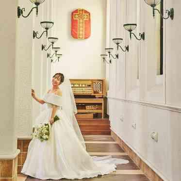 ノートルダム北九州/FIVESTAR WEDDING ゲストも通りやすいスペースを確保した独立型大聖堂