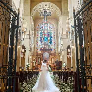 アモーレヴォレ サンマルコ/FIVESTAR WEDDING 西日本最大級の広さを誇る大聖堂。ステンドグラスから差し込む荘厳な光は圧巻の一言。