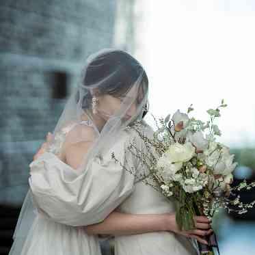 感動の瞬間を自然光が降り注ぐチャペルで