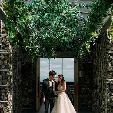 青く広がる海と空に祝福される、ふたりのはじまり。