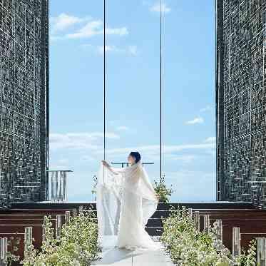 SOLA KOBE 自然光が祝福する、青空へと続く道