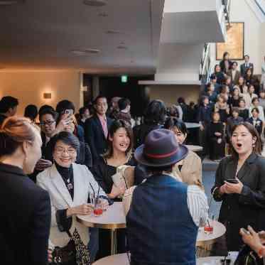 ゲスト同士で盛り上がるマジシャンショーは多数の種類をご用意しております