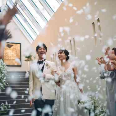 SOLA KOBE 入場時のフラワーシャワーは人気演出のひとつ