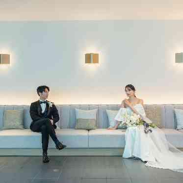 SOLA KOBE ゆったりと座るソファでおふたりを見守ることも