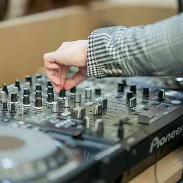 SOLA KOBE DJによる「音」で演出や入場を盛り上げる