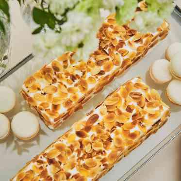 SOLA KOBE 色とりどりのスイーツをビュッフェ形式で