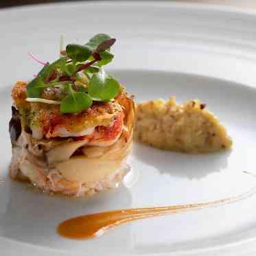 SOLA KOBE 西洋のエレガンスに和の澄んだ美的感を