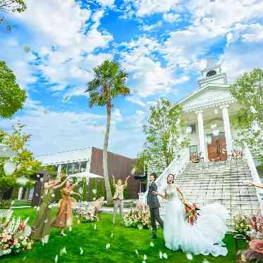 BELLE UN JOUR(ベルアンジュール) 大階段でのフラワーシャワー