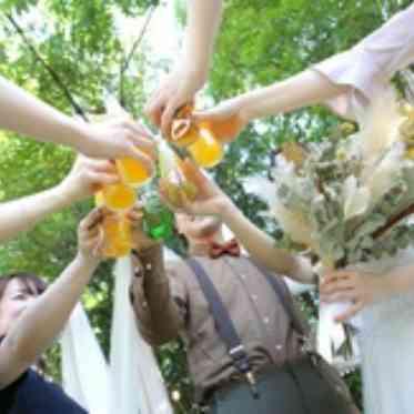 BELLE UN JOUR(ベルアンジュール) 開放的なガーデンではゲストとの会話もはずみます