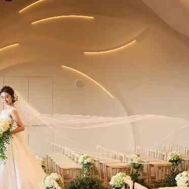 ENOTECA PINCHIORRI(エノテーカ ピンキオーリ) バージンロードは約10m/挙式料には装花・音響・司会が含まれています