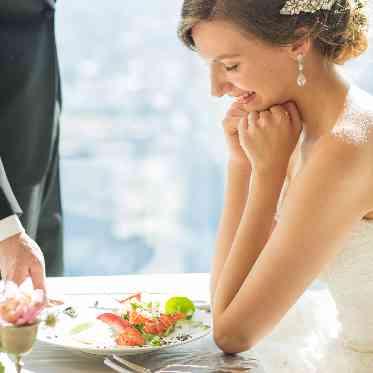 ENOTECA PINCHIORRI(エノテーカ ピンキオーリ) サービススタッフは、ソムリエ資格を取得し居心地の良い時間を提供