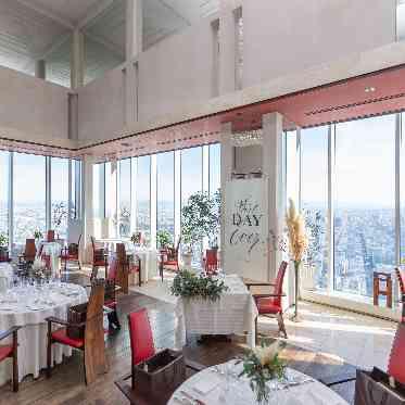 ENOTECA PINCHIORRI(エノテーカ ピンキオーリ) おふたりのお席をレストラン中央に位置するとすべてのゲストから近い距離に