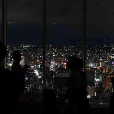 ENOTECA　PINCHIORRI（エノテーカ　ピンキオーリ） キャンドルブローと共に電気を落とし、42階からの夜景をゲストにプレゼント