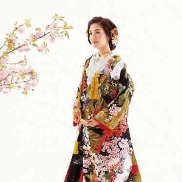 ENOTECA PINCHIORRI(エノテーカ ピンキオーリ) トレンドをおさえた和装が多数展示されています(ドレスショップ内)