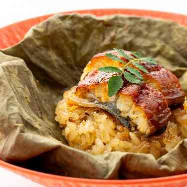 三河湾リゾートリンクス迎賓館 西三河といえば「うなぎ」
香り高い蓮の葉で包んだおこわと一緒に名物を堪能して