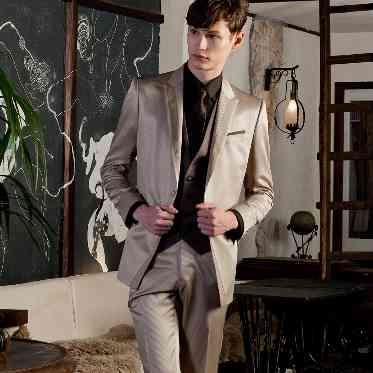 提携衣装店:まきやす