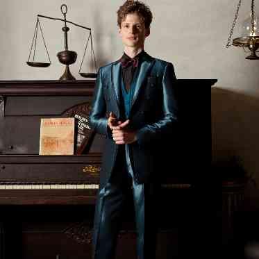 提携衣装店:まきやす